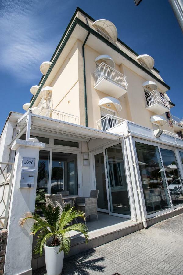 Hotel B&B Sole Сенигалия Екстериор снимка